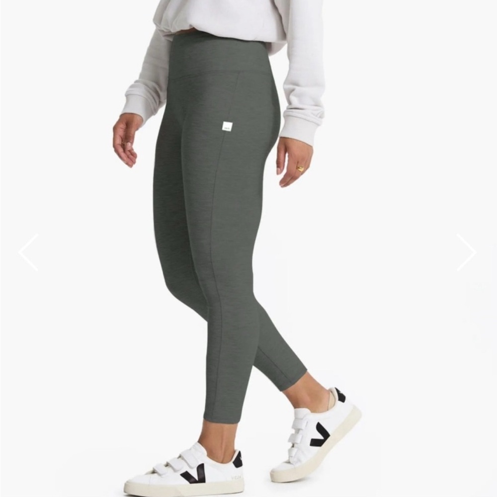 Vuori Bayview Thermal Legging in Shale. NWT
